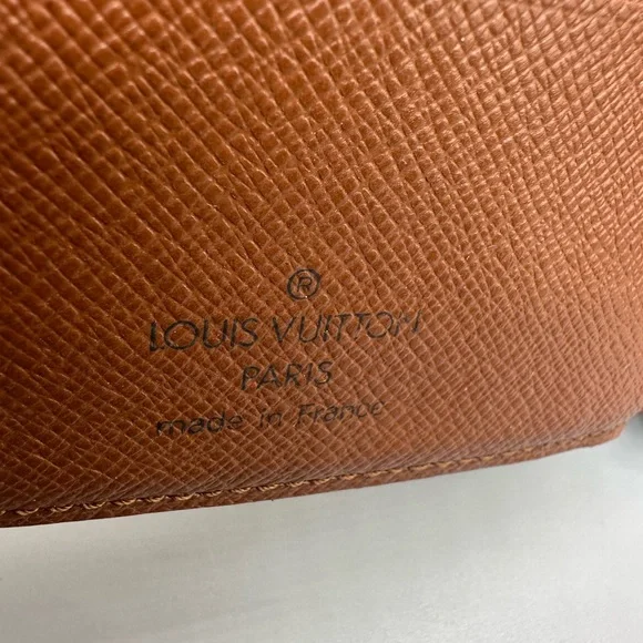 Louis Vuitton • Porte Papier Zippe Bifold Wallet